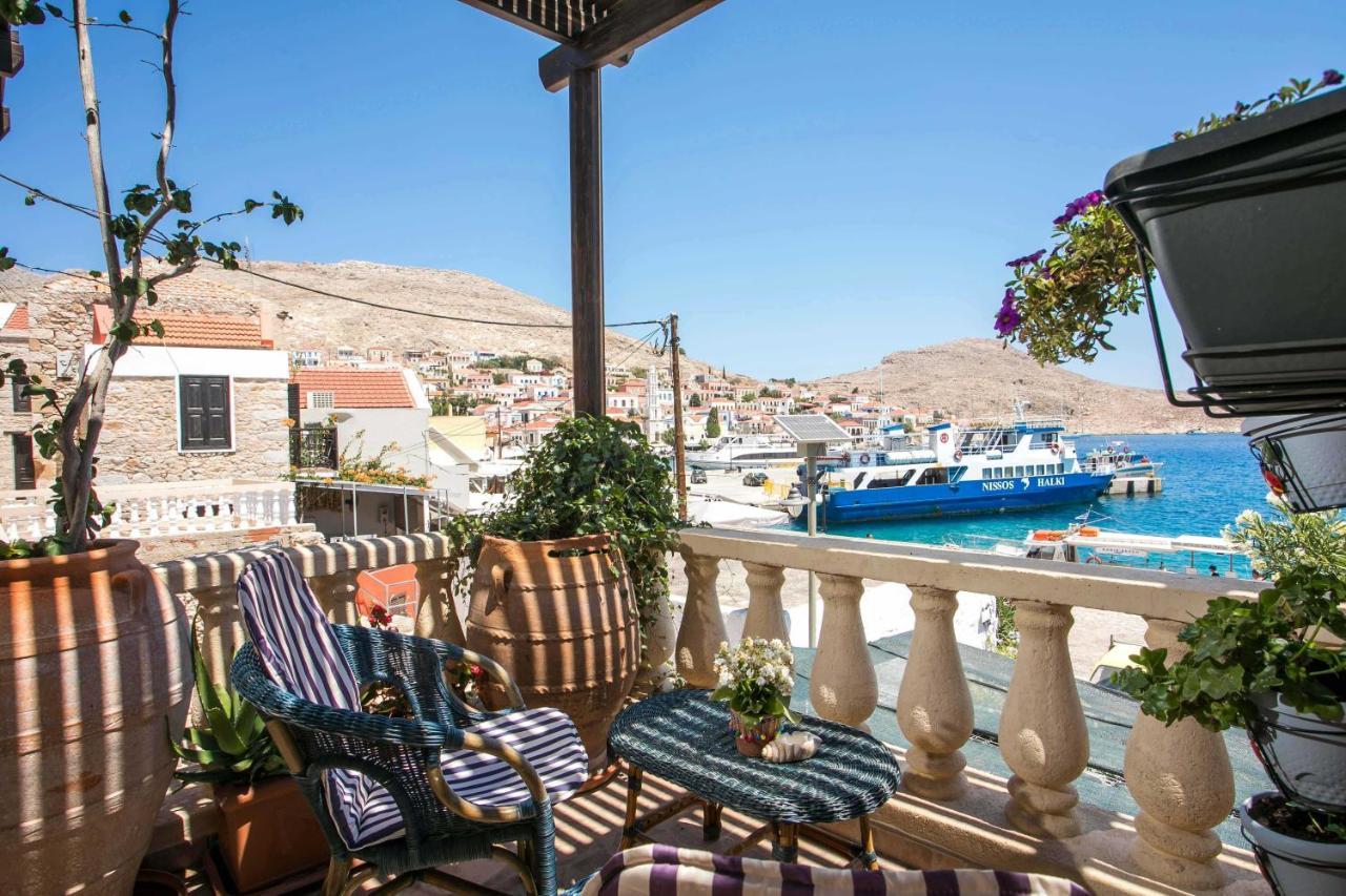 Annas Houses Chalki Town Luaran gambar