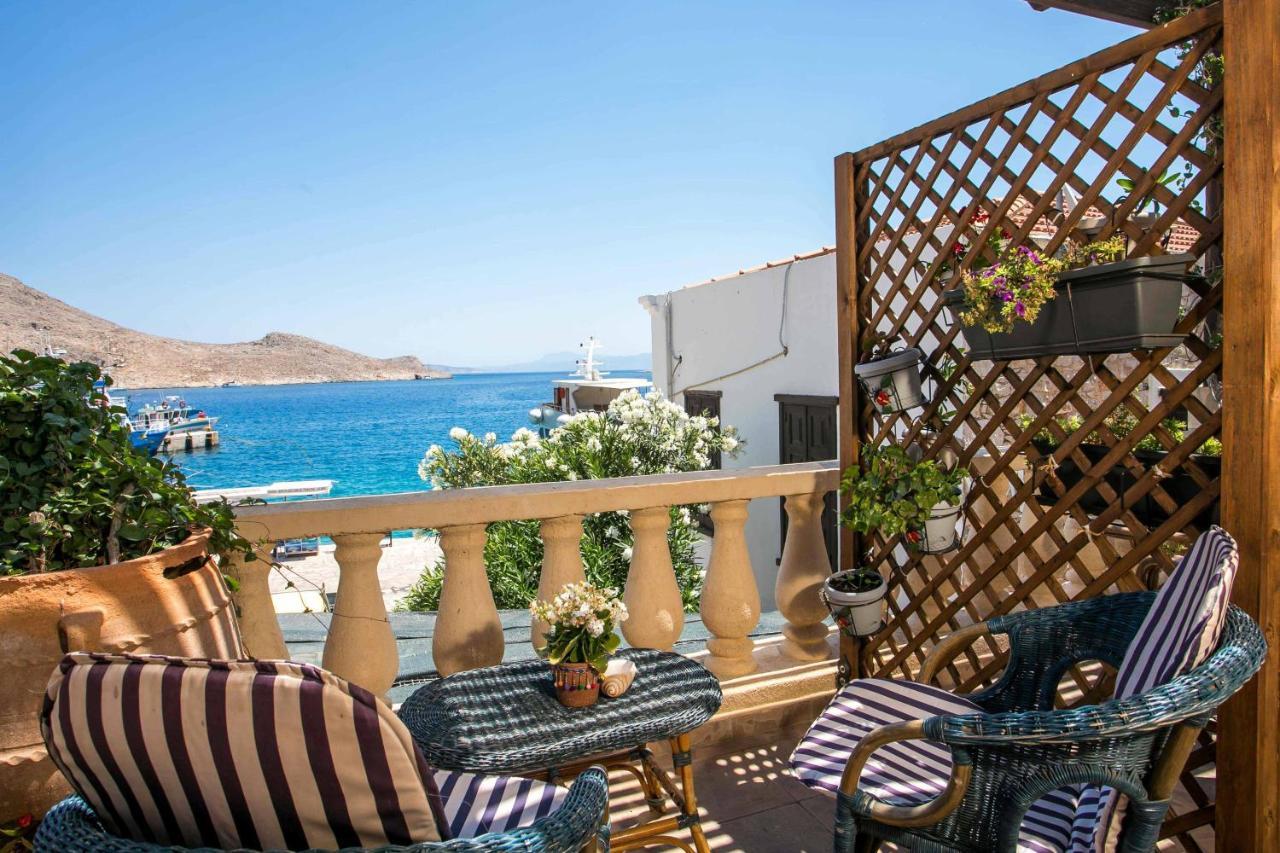 Annas Houses Chalki Town Luaran gambar