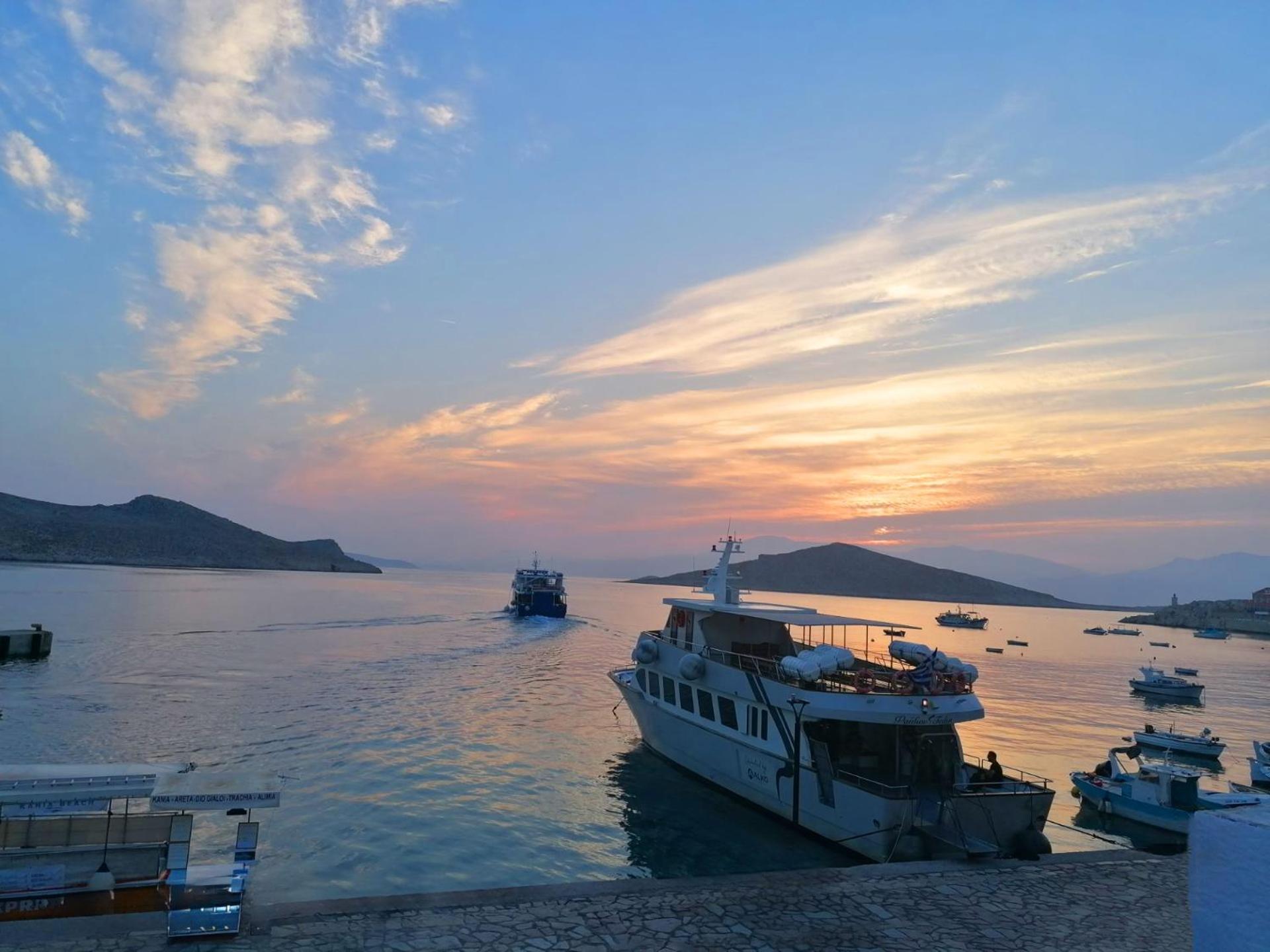 Annas Houses Chalki Town Bilik gambar
